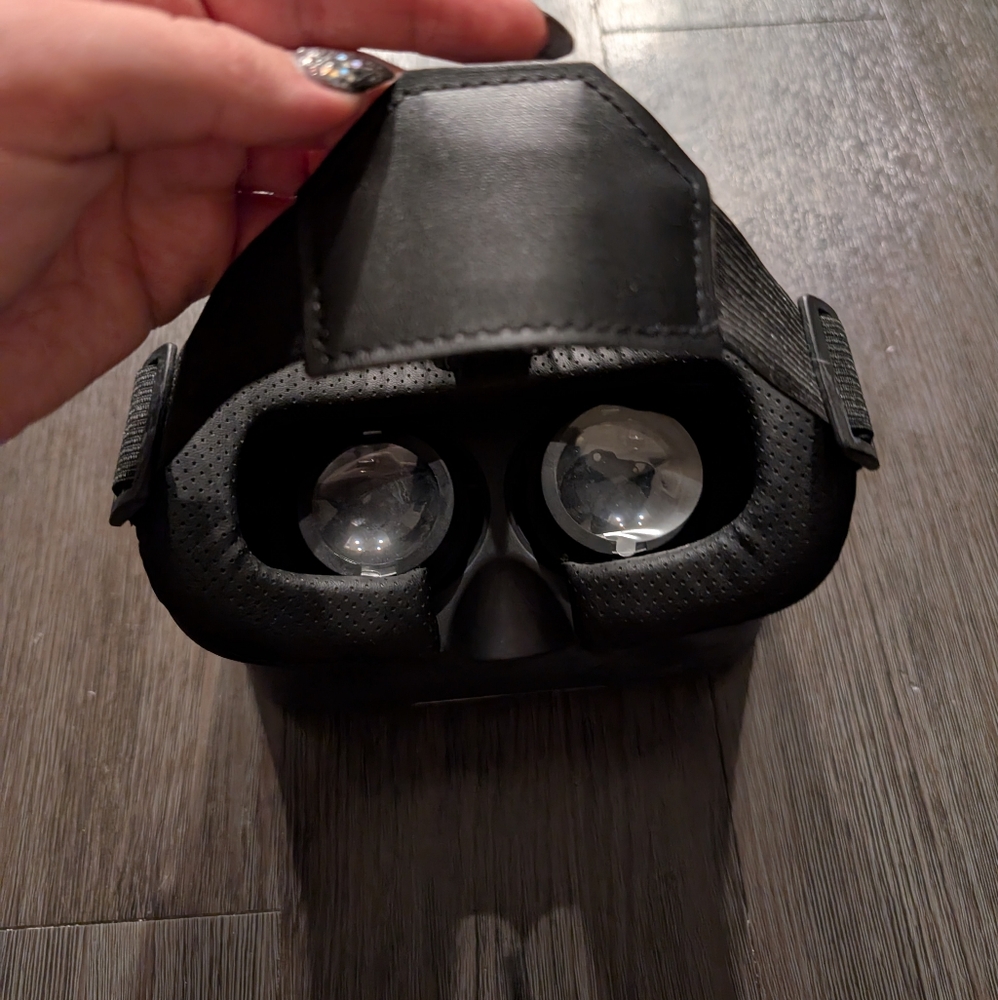 VR Box headset/glasses - Picture 3 of 3